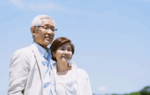 笑顔の高齢のご夫婦